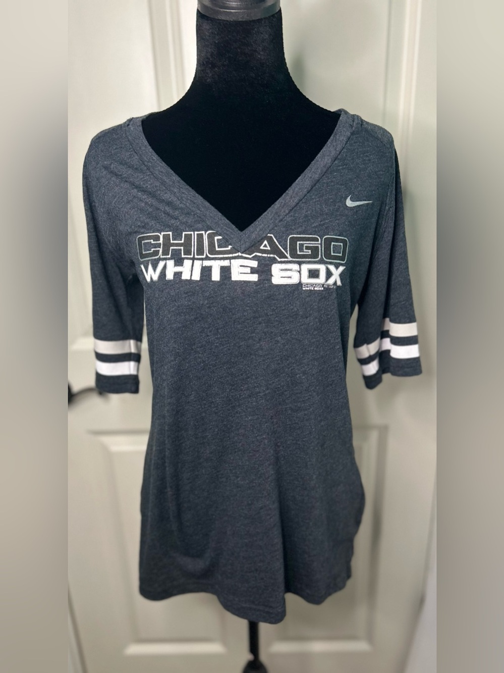 Nike Chicago White Sox Women's V-Neck Tee Gray Medium